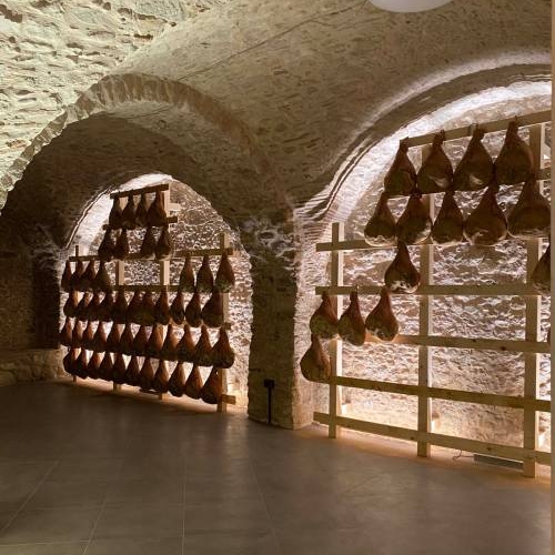 Un Gioiello Architettonico nel Cuore di Troia: Le Cantine Giannelli